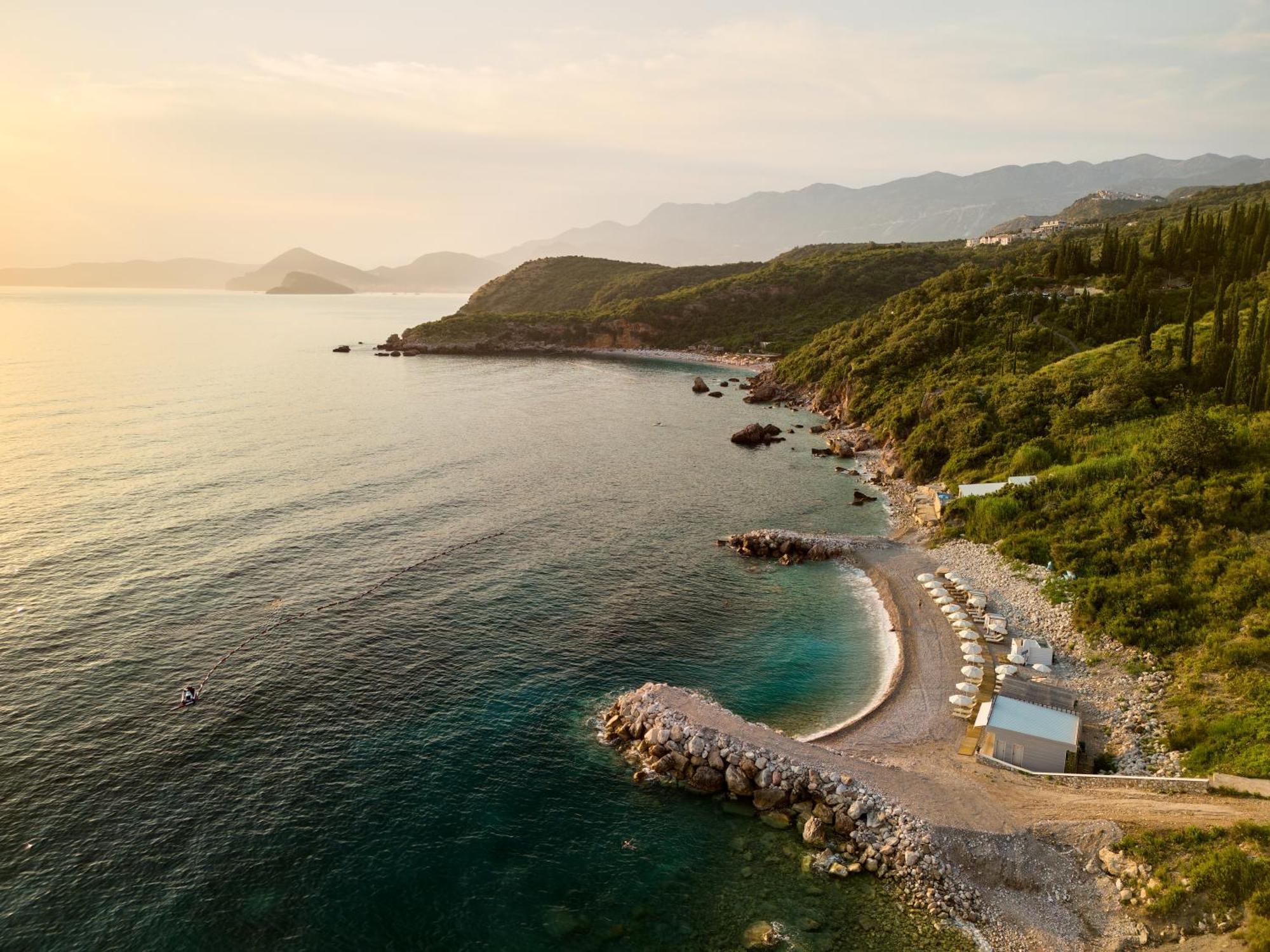 Ananti Resort, Residences & Beach Club - The Leading Hotels Of The World Свети Стефан Екстериор снимка